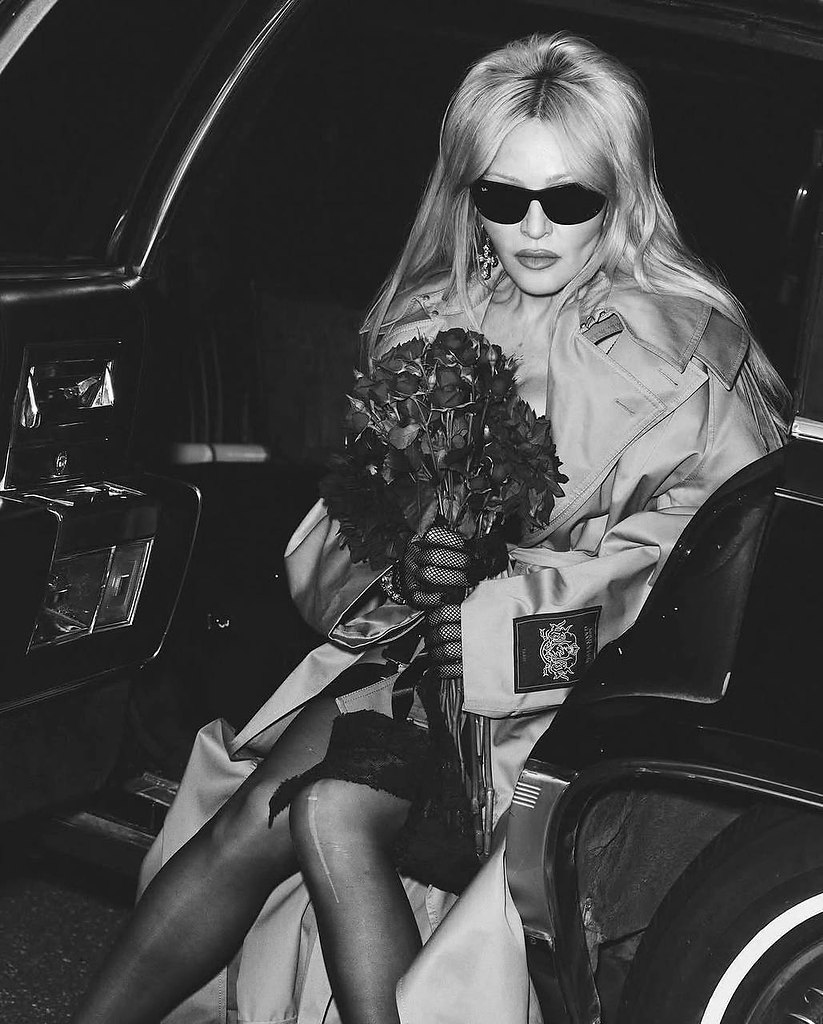      CR Fashion Book - 4