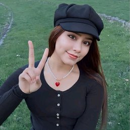 Elizabeth, 25, 