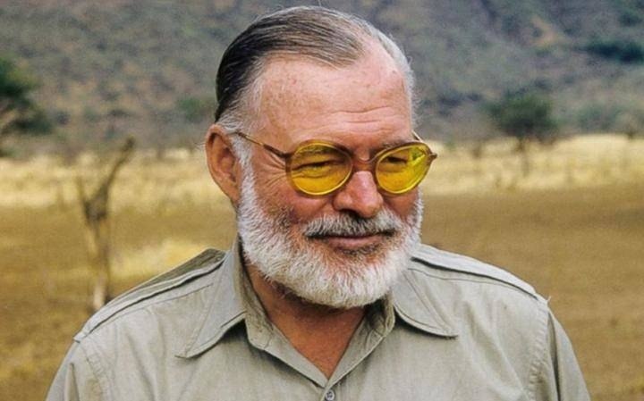 3а свою жизнь Хемингуэй пережил сибирскую язву, малярию, рак кожи, пневмонию и диабет. Он выжил в ...
