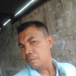 Raditya, 39, 