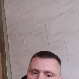 Vasiliy, 38, 