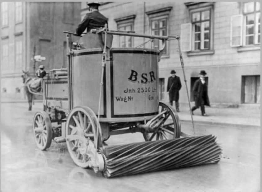 :)     . . 1907 .