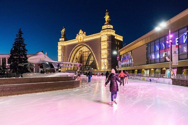 24 ноября на ВДНХ откроется каток.Ему, кстати, исполнится уже 10 лет Площадь ледового покрытия ... - 3