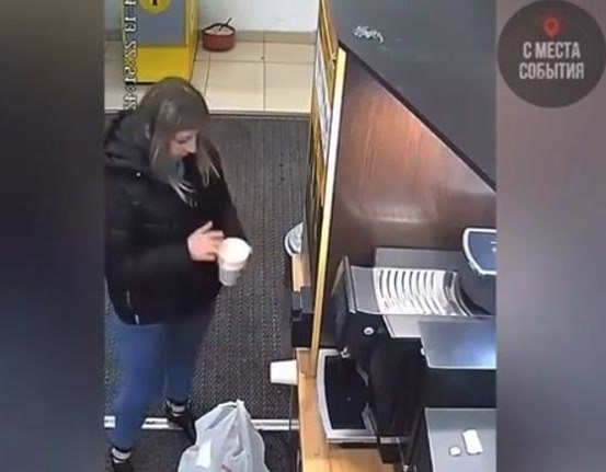 Владелец кофейни в ужасе.Некоторые посетители кофейных автоматов систематически забирают бесплатные ...