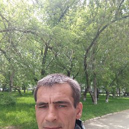 Aleksandr, 50, 