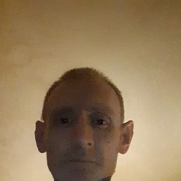 Gabriel, 44, 