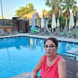 Elena, 61, 