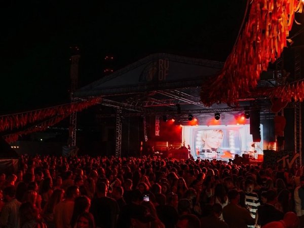 Праздник лета на крыше Roof Place — «CAVA DISCO».В ночь с 20 на 21 июня, когда световой день ... - 4