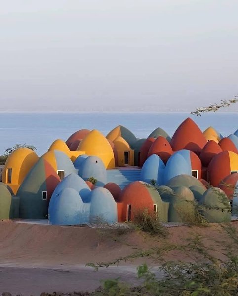:) Разноцветная деревня в Иране.Архитекторы из ZAV Architects построили красочную деревню из ... - 2