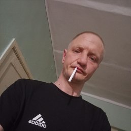 Deonis, 39, 