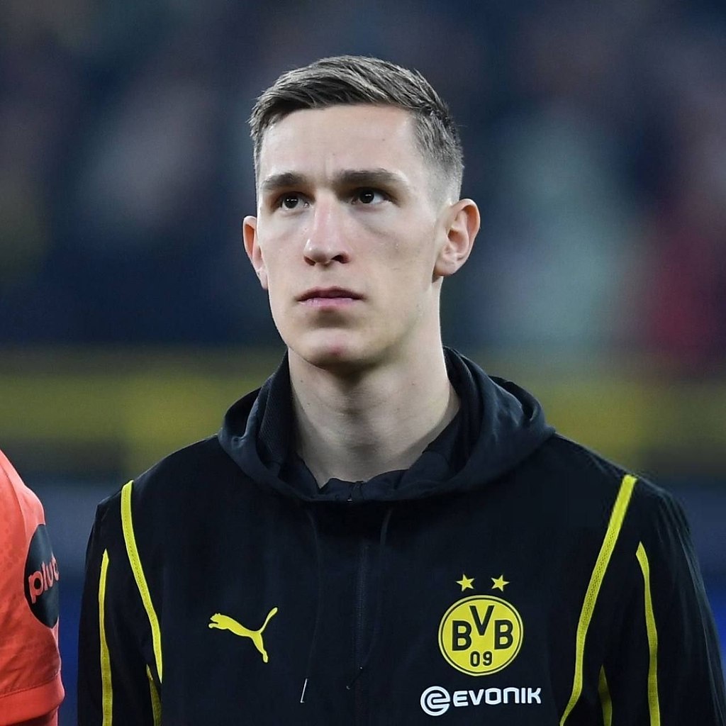 «Бавария» работает над усилением обороны. Как сообщает журналист Флориан Плеттенберг, в последние ...