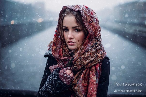 Мы с тобою друзья. Не влюблённая пара, Обниматься нельзя, целоваться подавно. И на ушко шептать, и ...