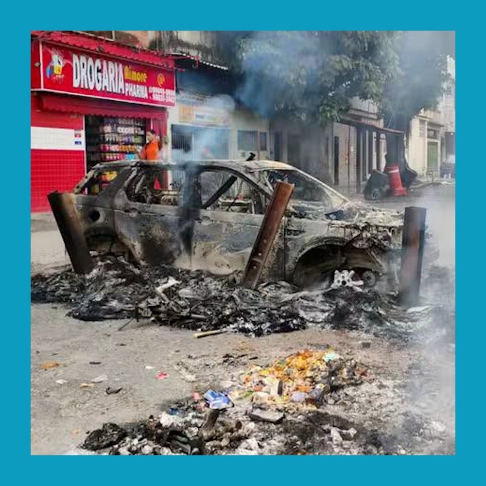 Рио превратился в зону боевых действий — картели воюют с государством.В Бразилии вспыхнула настоящая ... - 2