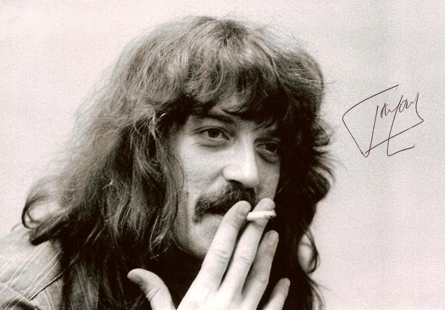 9  1941 . -    ,   "Deep Purple ".