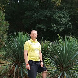 Oleg, 48, 