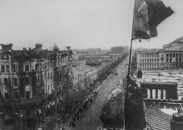 81 год назад, 14 февраля 1943 года, Красная Армия освободила Ворошиловград (Луганск) и ...