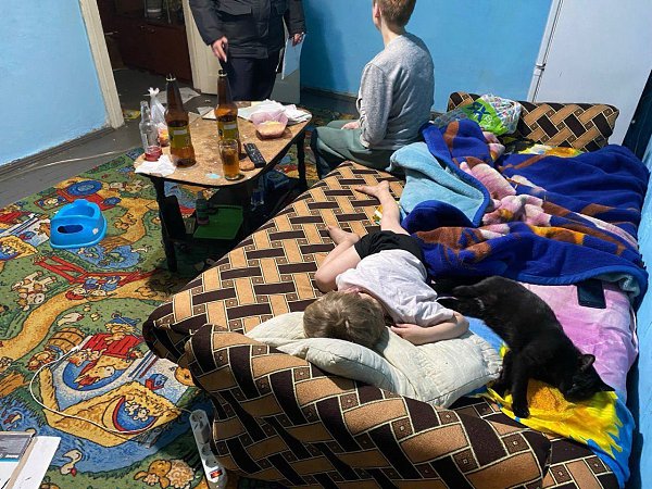 Пьяная мать-стримерша из Канска лишилась сына после жалобы зрительницы. 25-летнюю мать двоих детей ...