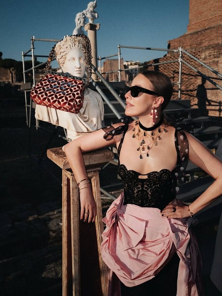 Ксения Собчак на показе Dolce & Gabbana в Риме.Стрем или норм? - 4