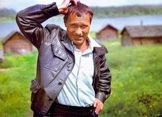 Василий Шукшин приехал в Москву с далекого Алтая поступать во ВГИК. Нашел институт, попробовал ...