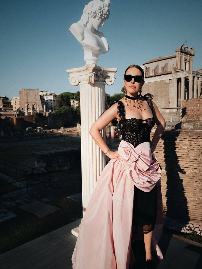 Ксения Собчак на показе Dolce & Gabbana в Риме.Стрем или норм? - 2