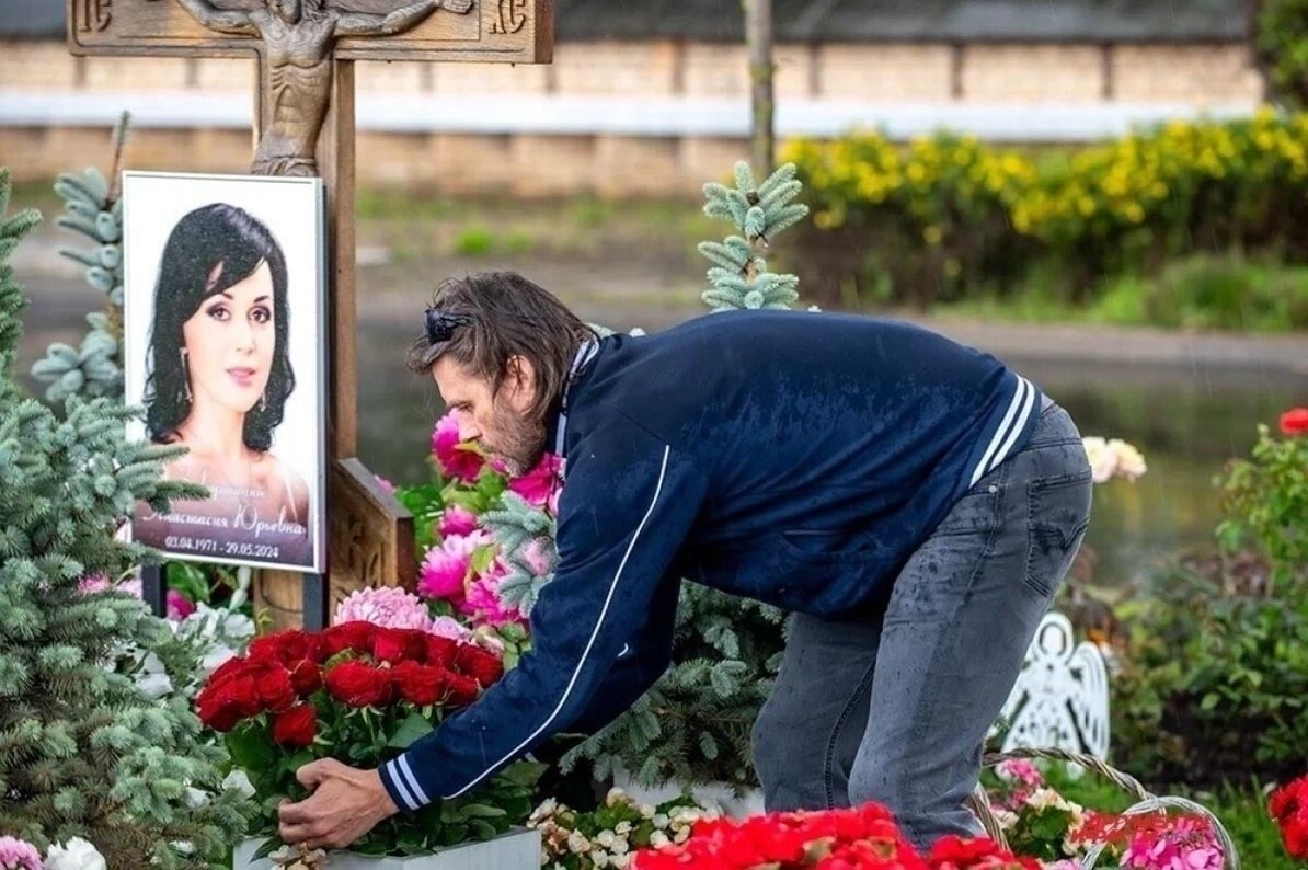 Петра Чернышева сфотографировали на могиле Анастасии Заворотнюк.
