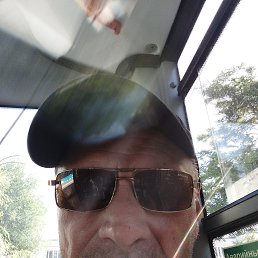 Oleg, 46, 