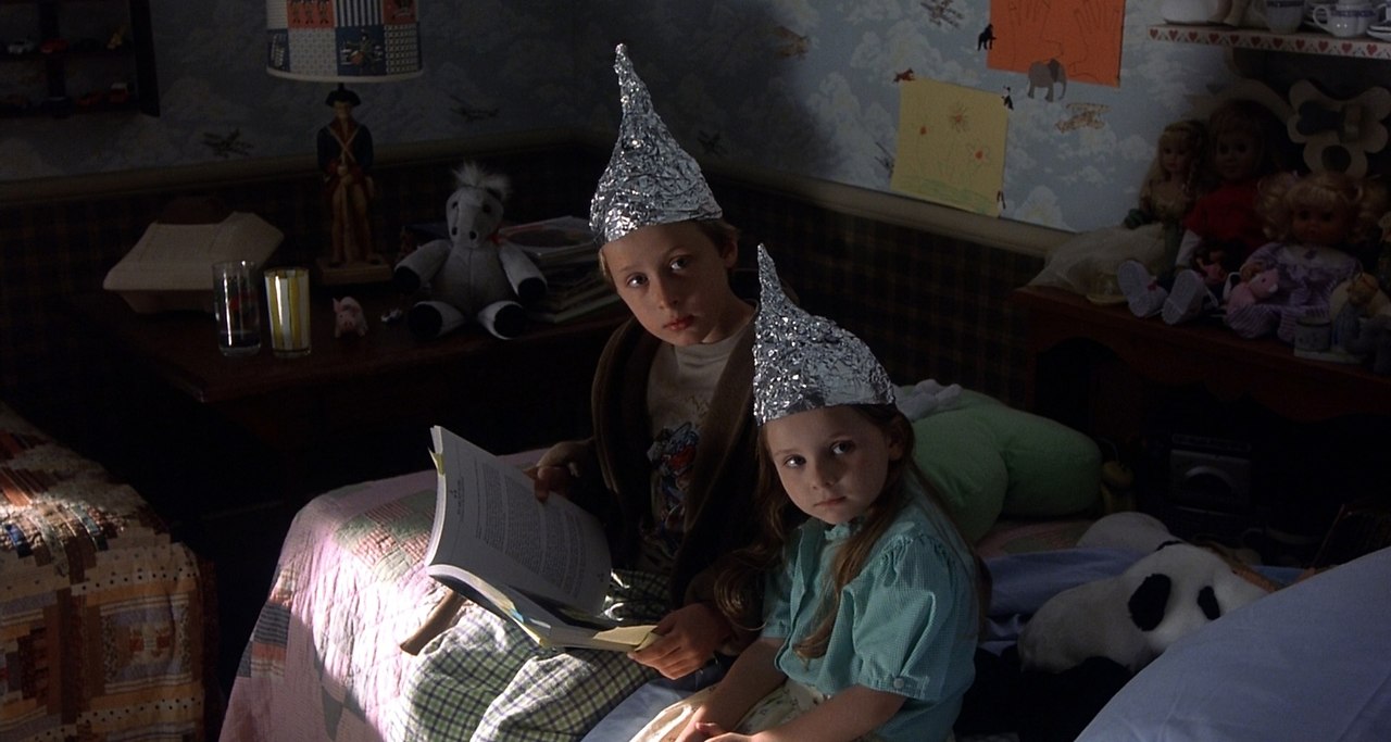 Signs / , 2002.dir. M. Night Shyamalan - 8