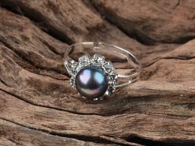 Тайна женщины в окне.Анюта каждый раз ходила в булочную одной и той же дорогой - мимо странного ...