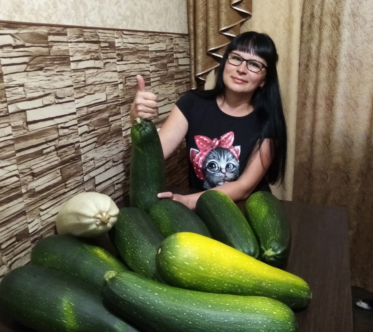 "Кабачки- недельки" На днях я была в огороде у тёти, моему удивлению не было предела, так ...