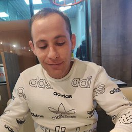 M A, 31, 
