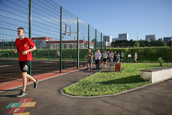 Москомспорт организует работу бесплатных секций для детей и взрослых по более чем 70 видам спорта в ...