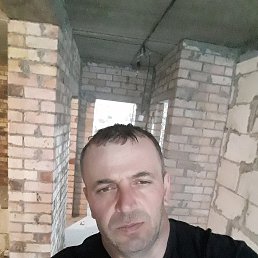 Zayr, 44, 