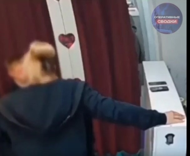 Подросток, долго грезивший о питбайке, дождался момента, когда мать уснула, взял её телефон и ...