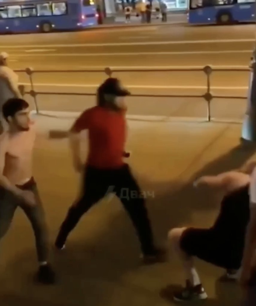 В Москве произошла массовая драка между местными и бородачами. Толпа крепких русских ребят не на ...