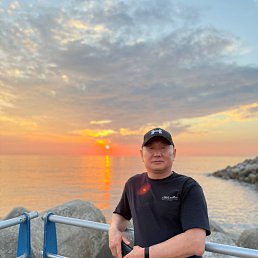 Valerii, 43, 
