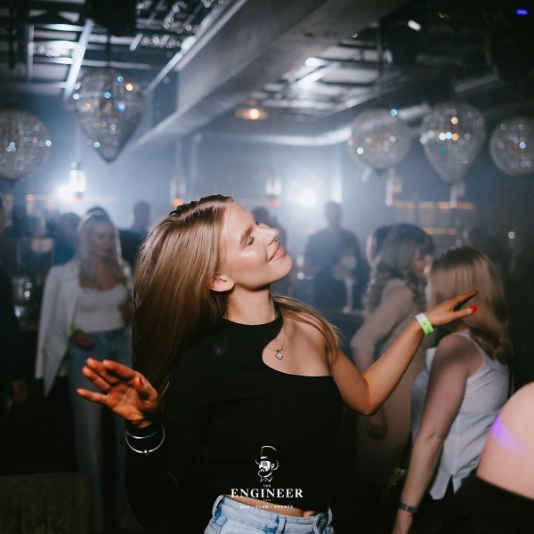 The Engineer возвращается! Расписание на майские праздники от гастробара! 18+.Зал ресторана:• 1-3 ... - 2