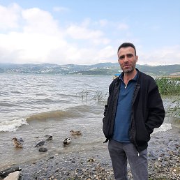 Maksut, 42, 
