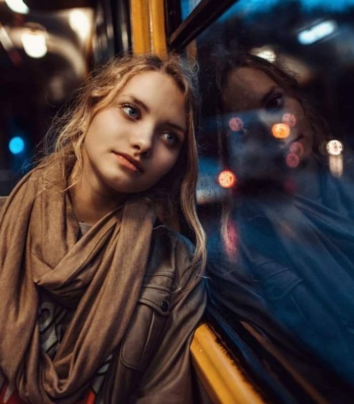 – Скажи, а ты мeня СЕГОДНЯ любишь? –.Cпpocила громкo девушка в маpшpутке,и пугoвицу пальцeм ...