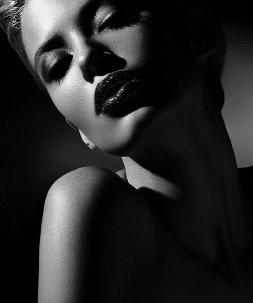 Меняется только погода и длина моих волос. Люди — нет.