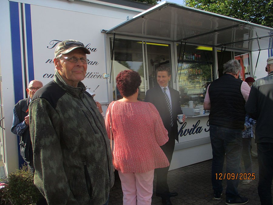 Сегодня в Хамина была встреча членов Национальной коалиционной партии с министром обороны Финляндии ... - 2