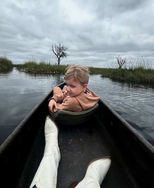 Ксения Собчак с 8-летним сыном Платоном по Африке путешествует.