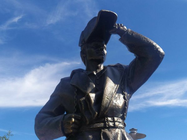 Первый в России памятник коксохиммонтажнику в Череповце.Памятник коксохиммонтажнику открыт на ... - 2