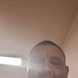 Tommy, 42, 