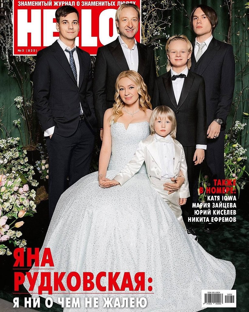 Яна Рудковская снялась для глянца со всеми четырьмя сыновьями.Продюсер редко показывает старших ...