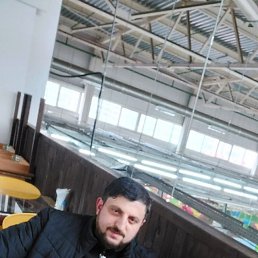 Mamo, 37, 
