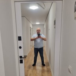 Vitalii, 36, 