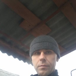 Aleks, 43, 