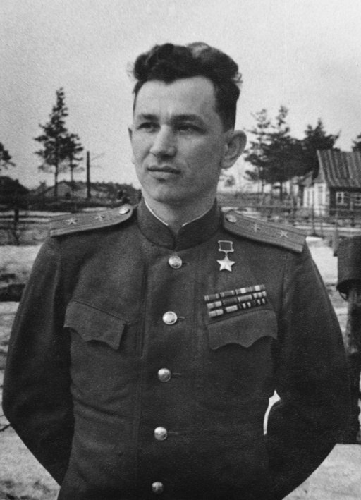 Жолудев Леонид Васильевич.Родился 27 мая 1917 года в Колпино. Его отец Филимон Дроздецкий, ...