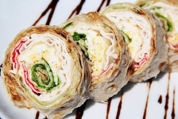 Рулет из лаваша с крабовыми палочками и огурцом. Ингредиенты: Лаваш армянский — 1 шт. Майонез — 2-3 ...