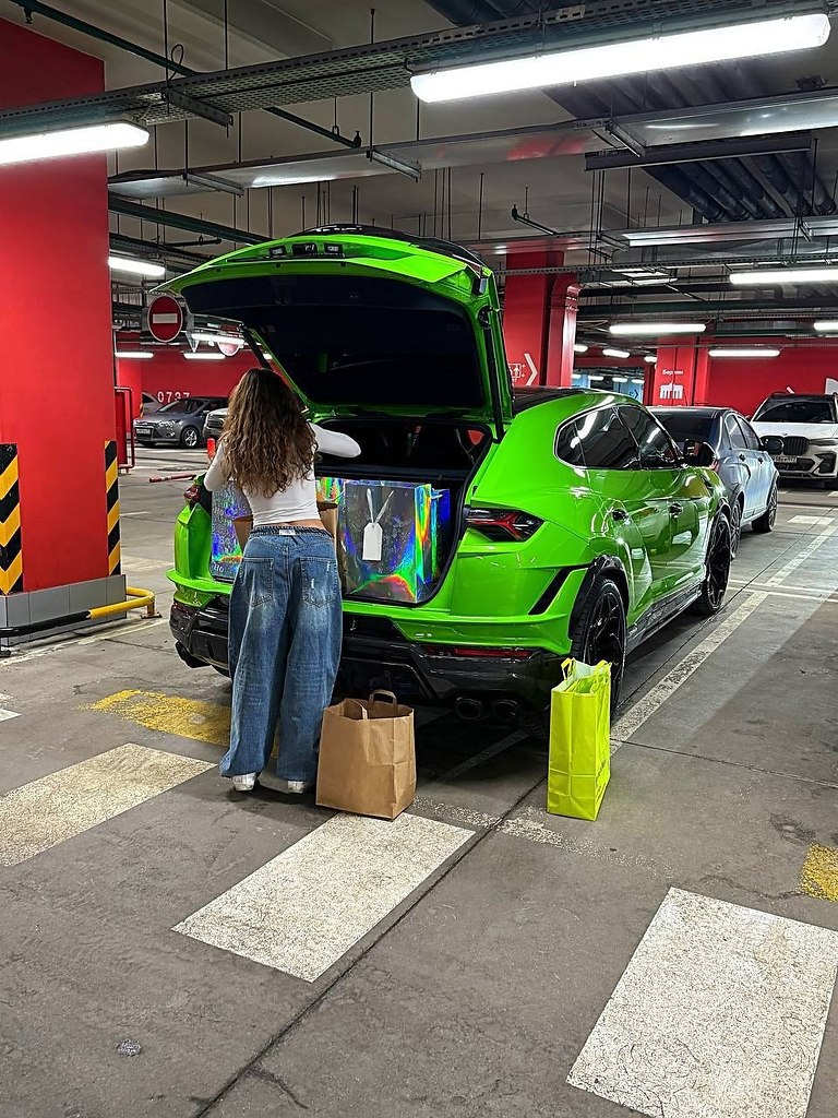        Lamborghini Urus - .    ... - 3